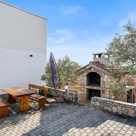 1 Bedroom In Appartement Jezera