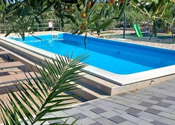 1 Bedroom In Apartment