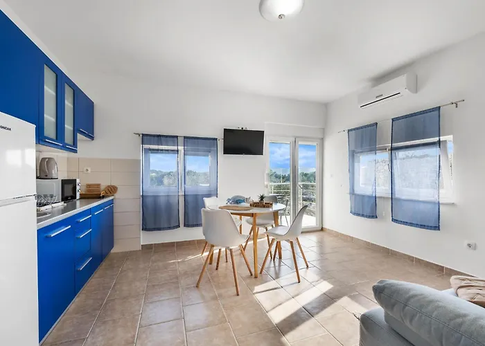 Apartment 1 Bedroom In *