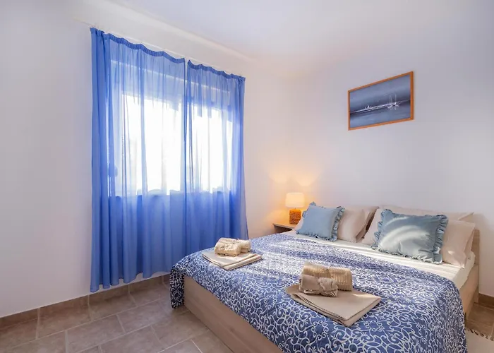 Apartment 1 Bedroom In *