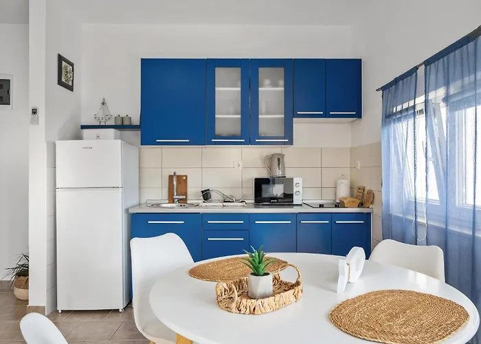 1 Bedroom In Apartment *