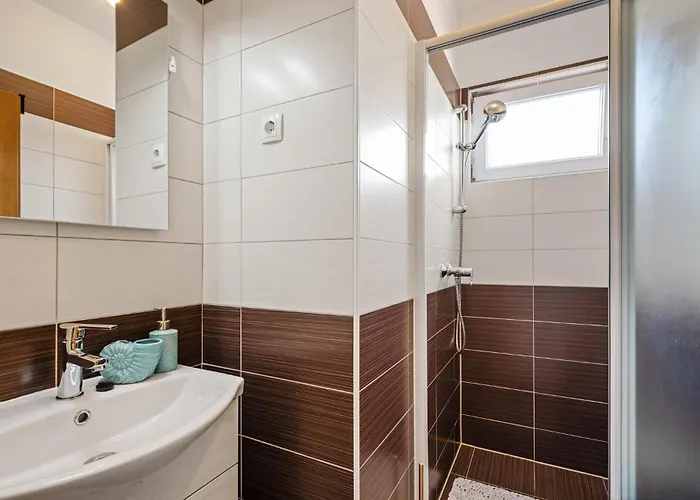 1 Bedroom In Apartment